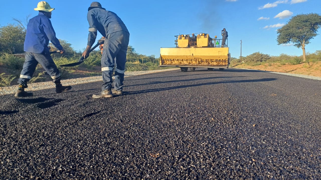 Tar surfacing in Durban